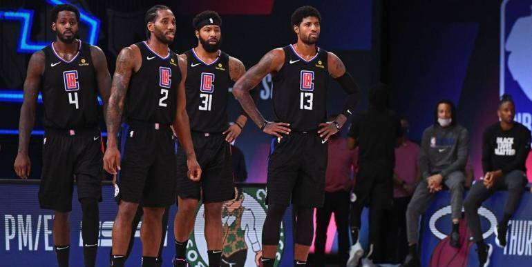 背传给底线 背传给底线